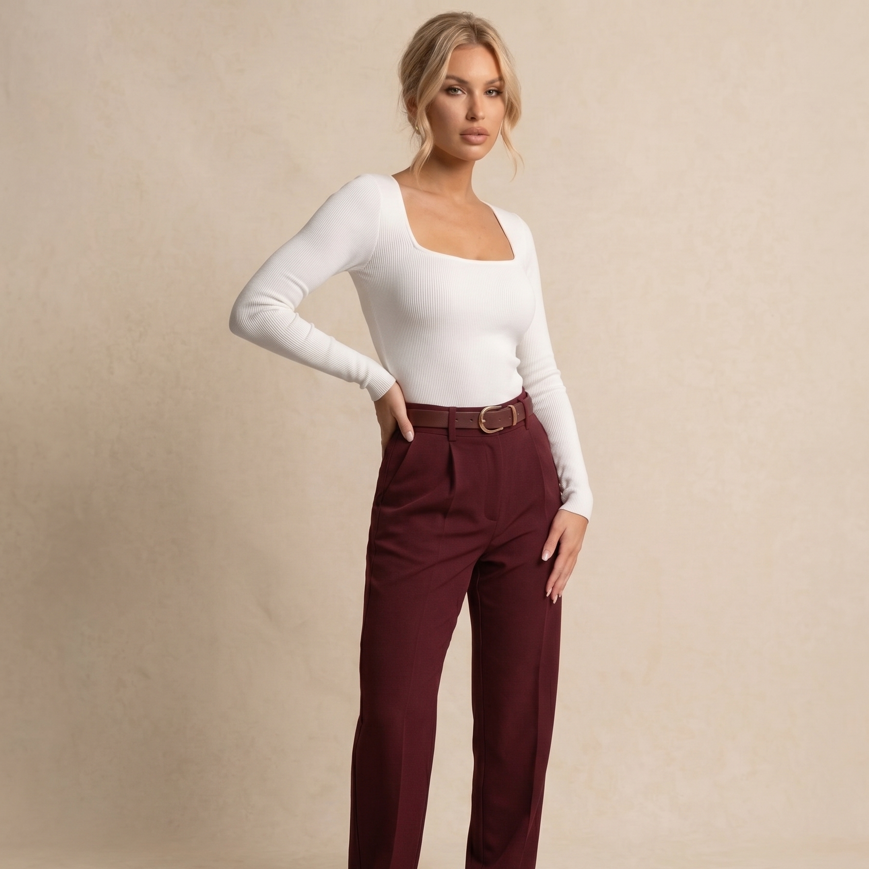 Body blanc côtelé manches longues femme avec col carré et encolure carrée sculptante