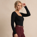 Body noir en maille côtelée avec col carré sculptant et manches longues femme pour un style élégant