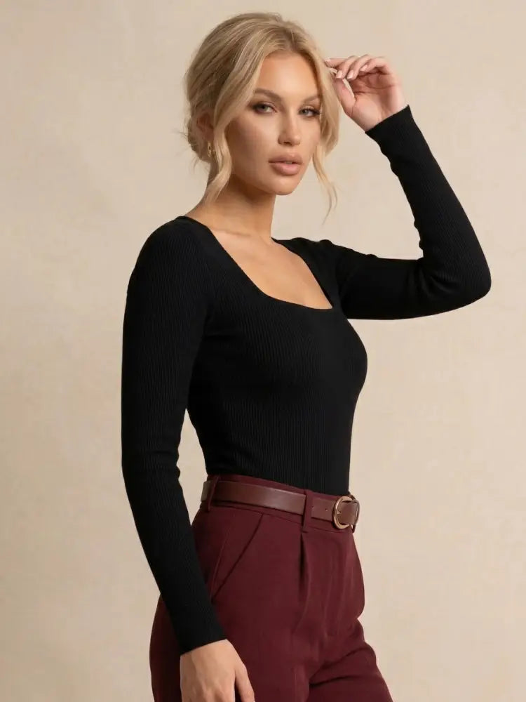 Body luna col carré en matière côtelée noire avec col carré et manches longues, idéal pour un look élégant
