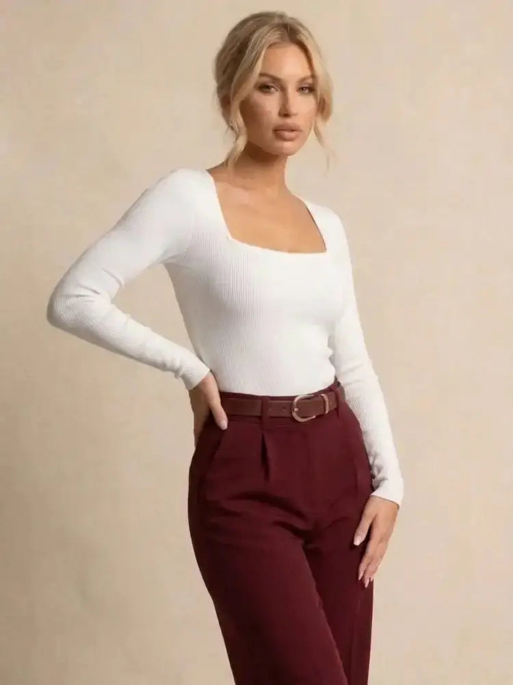 Body blanc côtelé manches longues femme avec col carré et encolure carrée sculptante