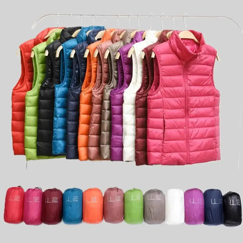 Veste sans manche plume rose vif matelassée avec coupe cintrée et col montant présentée avec options colorées en sac compact