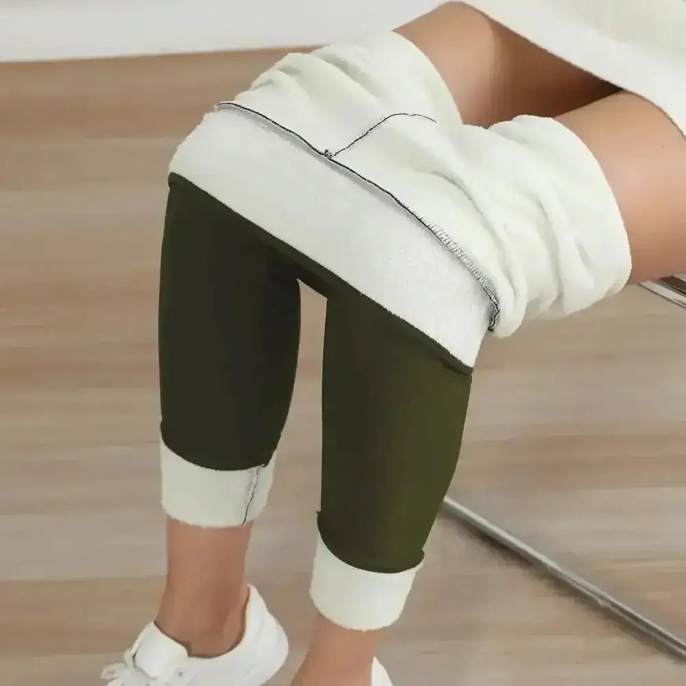 Legging thermique femme polaire olive avec doublure polaire intérieure blanche en tissu extensible et revers roulés