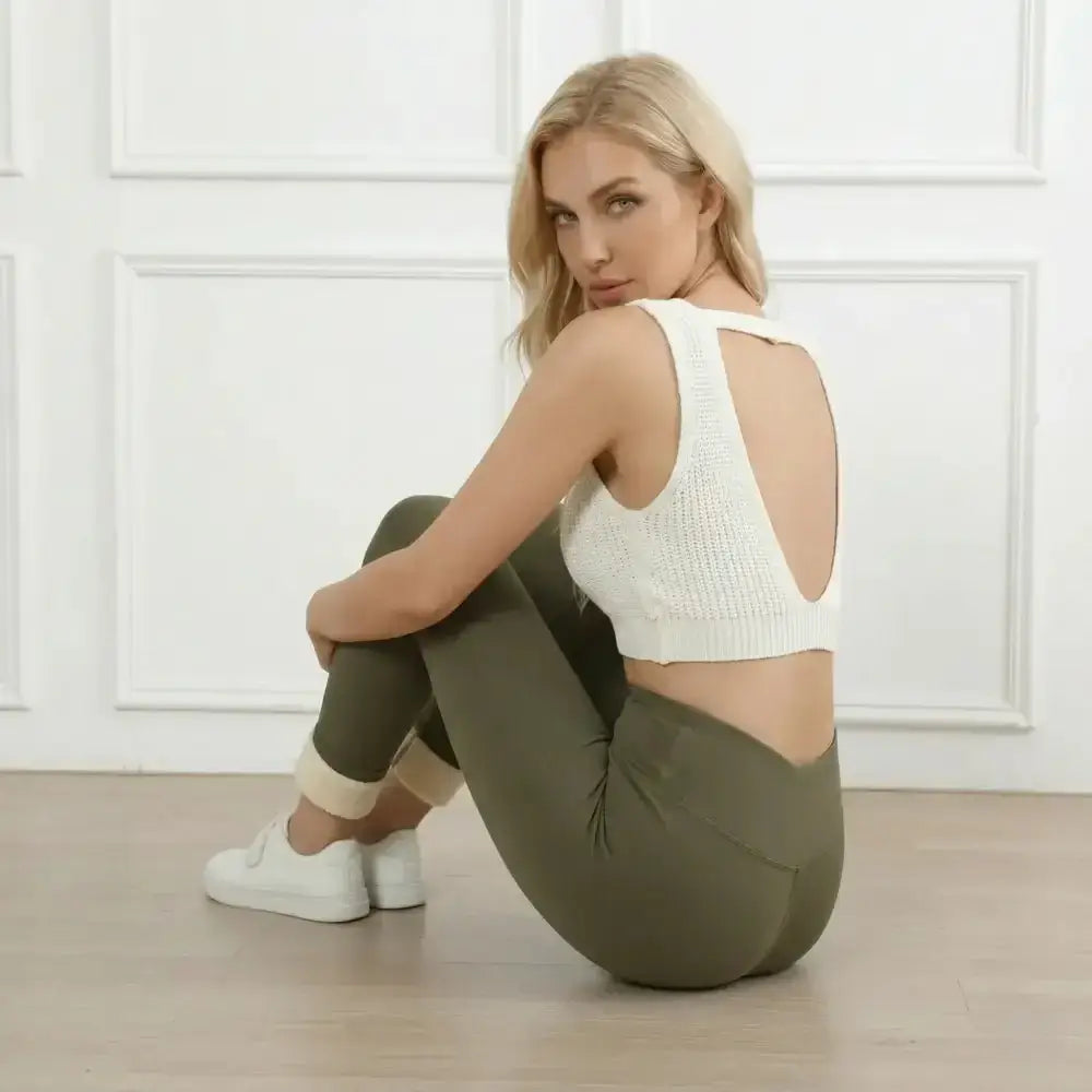Vue dos top court blanc en maille avec legging thermique femme polaire doublure polaire intérieure tissu extensible taille haute