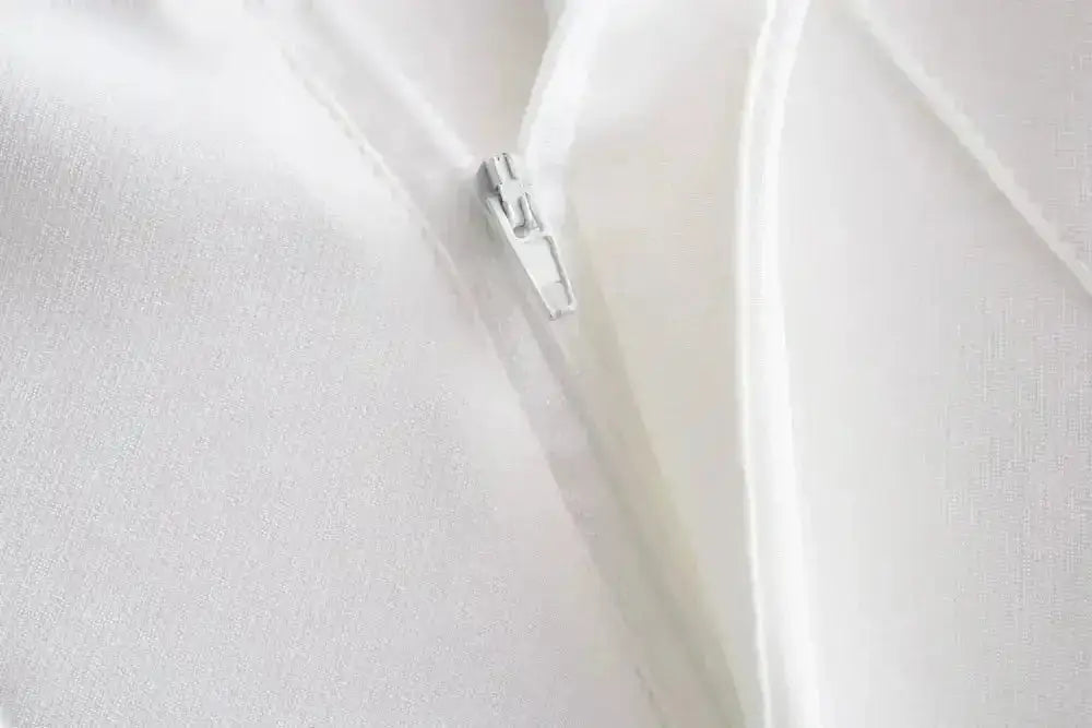 Un pantalon tailleur victoire taille haute pour femme avec une matière tissée premium et une fermeture éclaire argentée