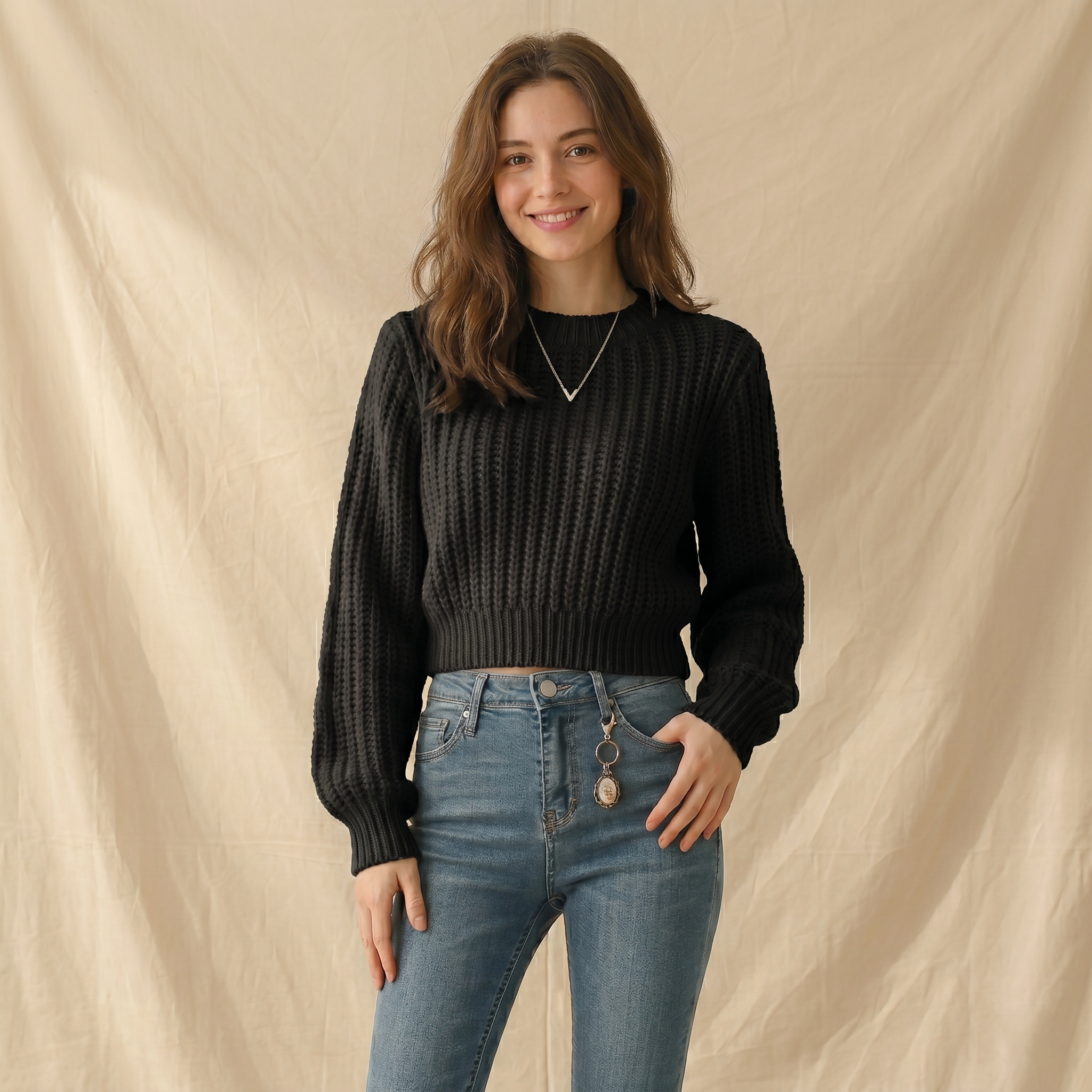 Pull oversize manches longues femme en maille côtelée noire avec manches longues et ourlet court modèle alma