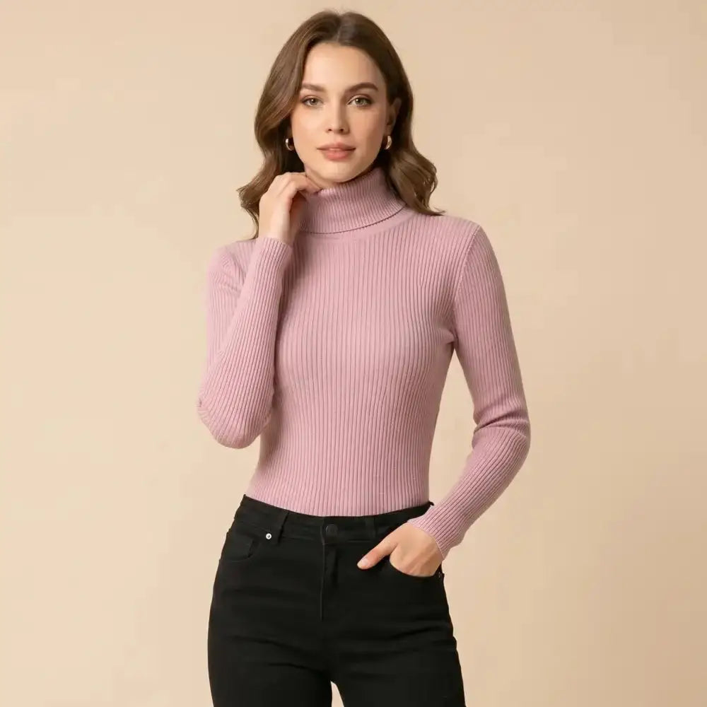 Sous-pull signature col roulé femme en maille douce rose poudré à manches longues en tricot côtelé