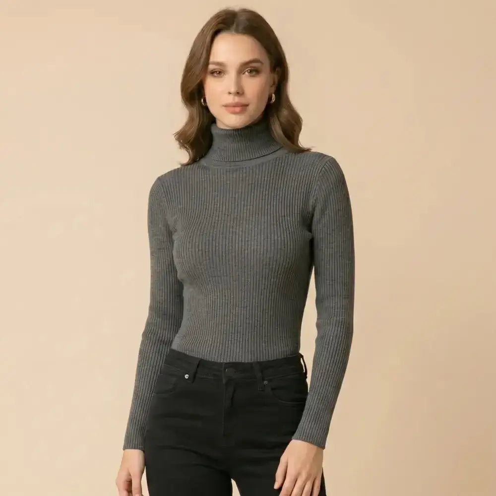 Sous-pull signature col roulé femme gris à maille douce avec silhouette ajustée et style roulé femme élégant