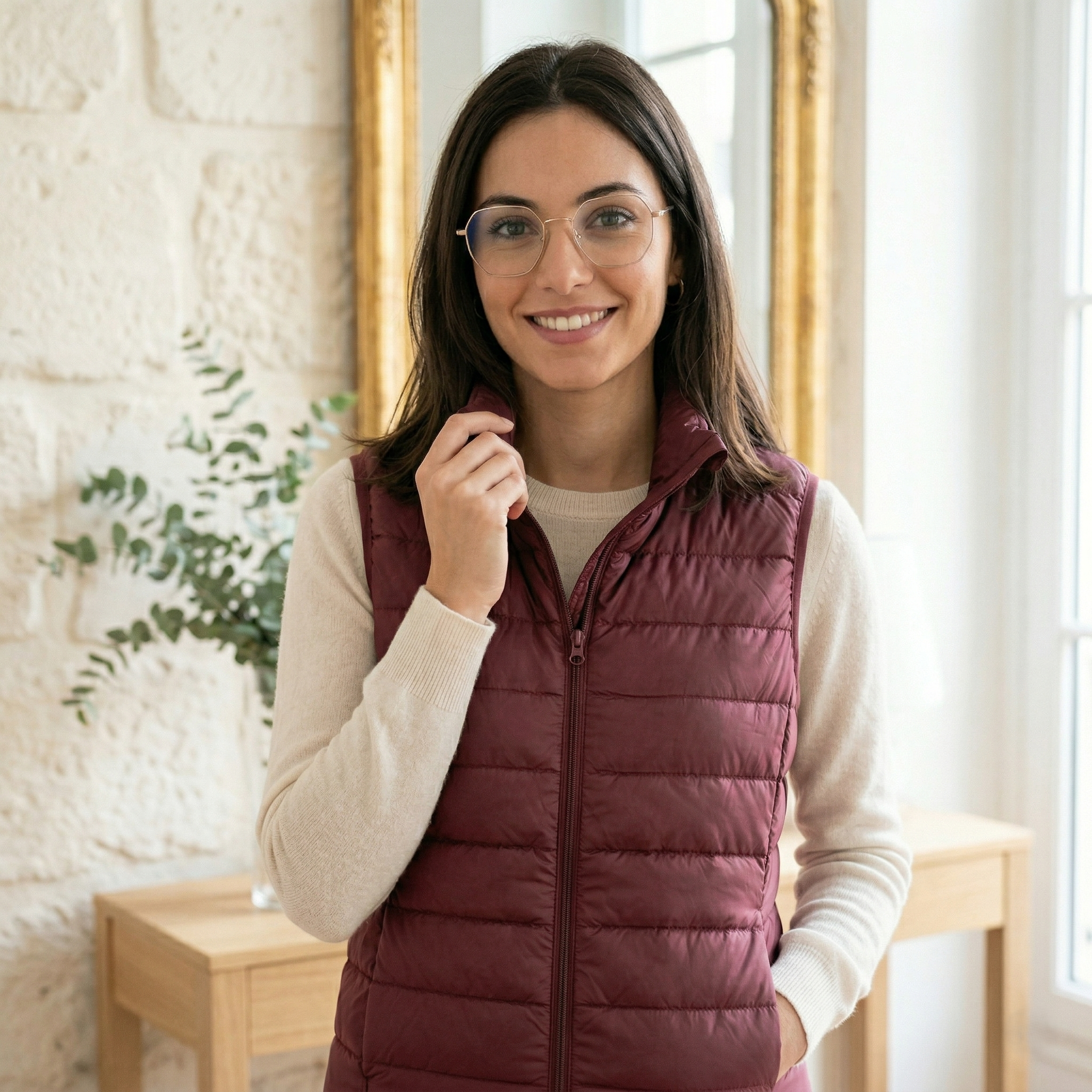 Doudoune sans manche plume femme marron coupe cintrée gilet matelassé ultra léger avec col montant and zip intégral